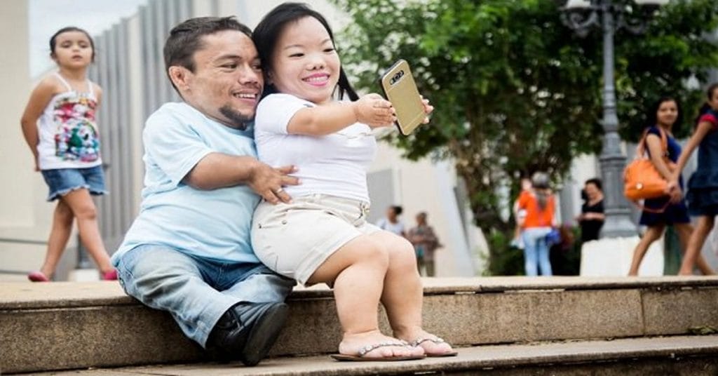 They Met On Social Media And Started Dating.. Now This World's Shortest Couple Proves Size..
