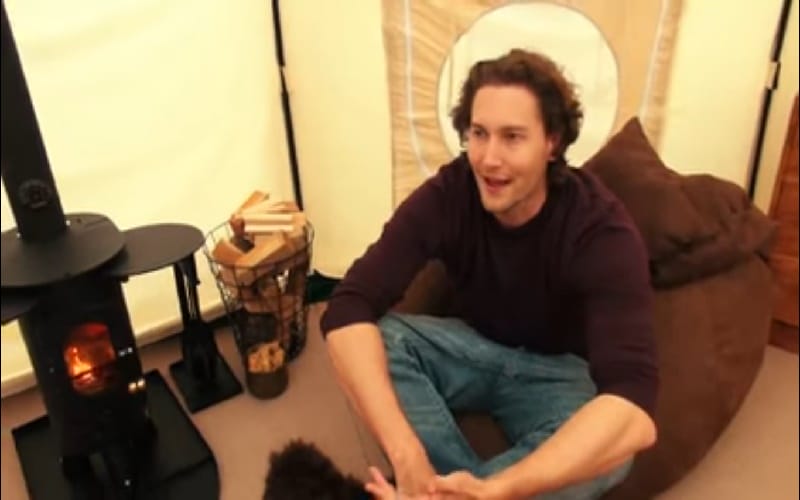 This Man Gave Up His Life In An Apartment To Live In A Tent! Amazing!