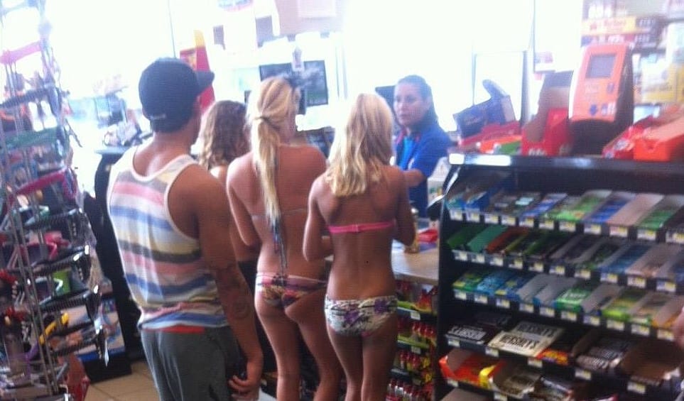 This Picture Of Girls In Bikinis Has Gone Viral For The Craziest Reason Ever! Do You See It?
