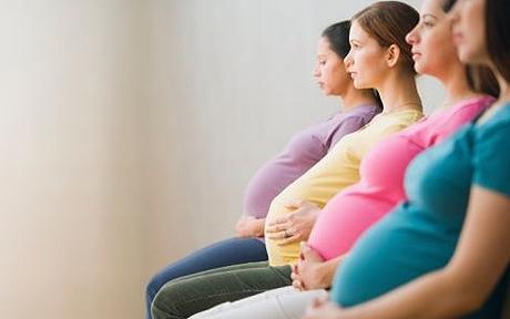 Thousands Of Moms Are Taping Paintbrushes To Their Bellies. The Reason Why Is Genius!